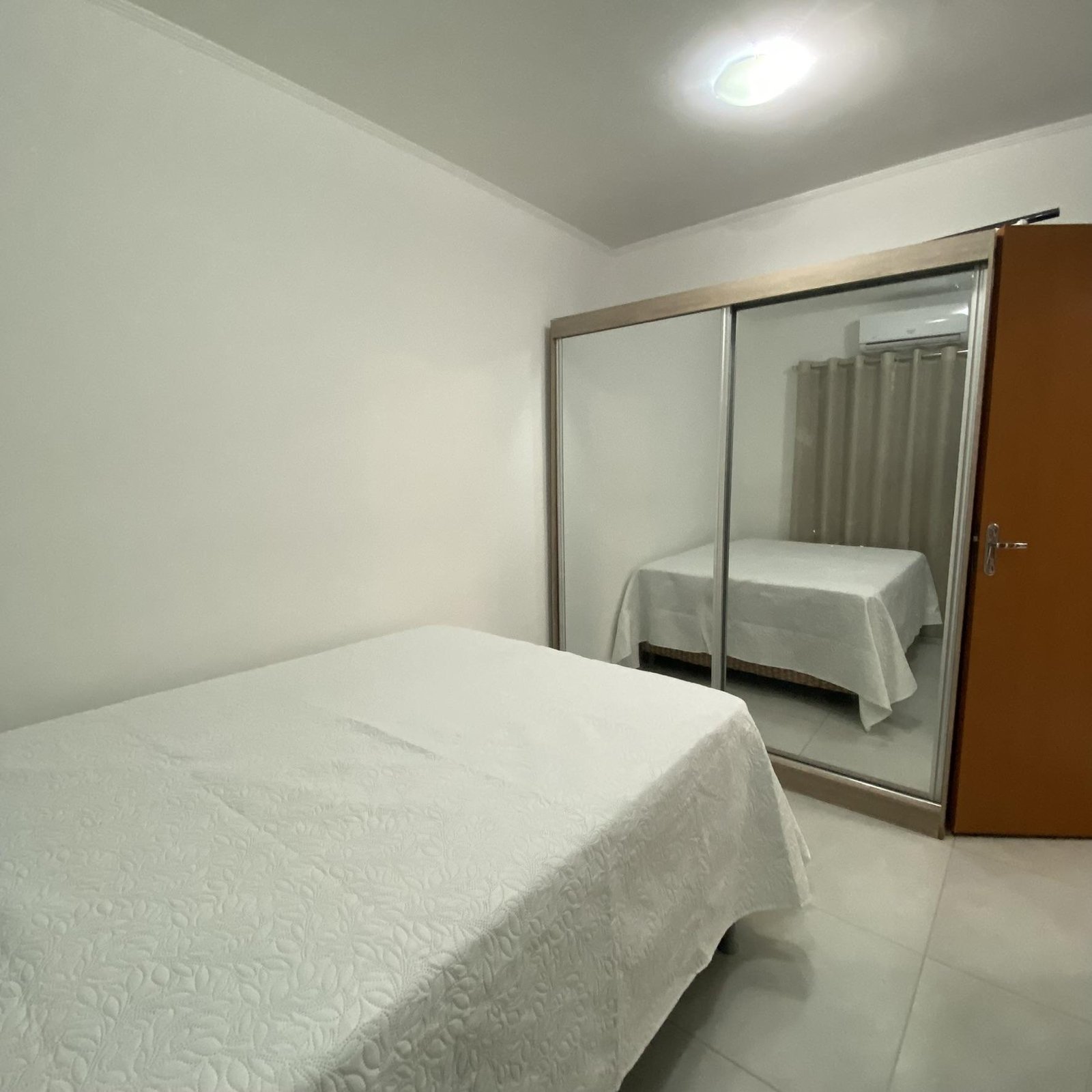 Apartamento mobiliado para alugar no Condomínio Bela Marina em Cuiabá – 2 quartos, próximo à UNIC e UNIVAG