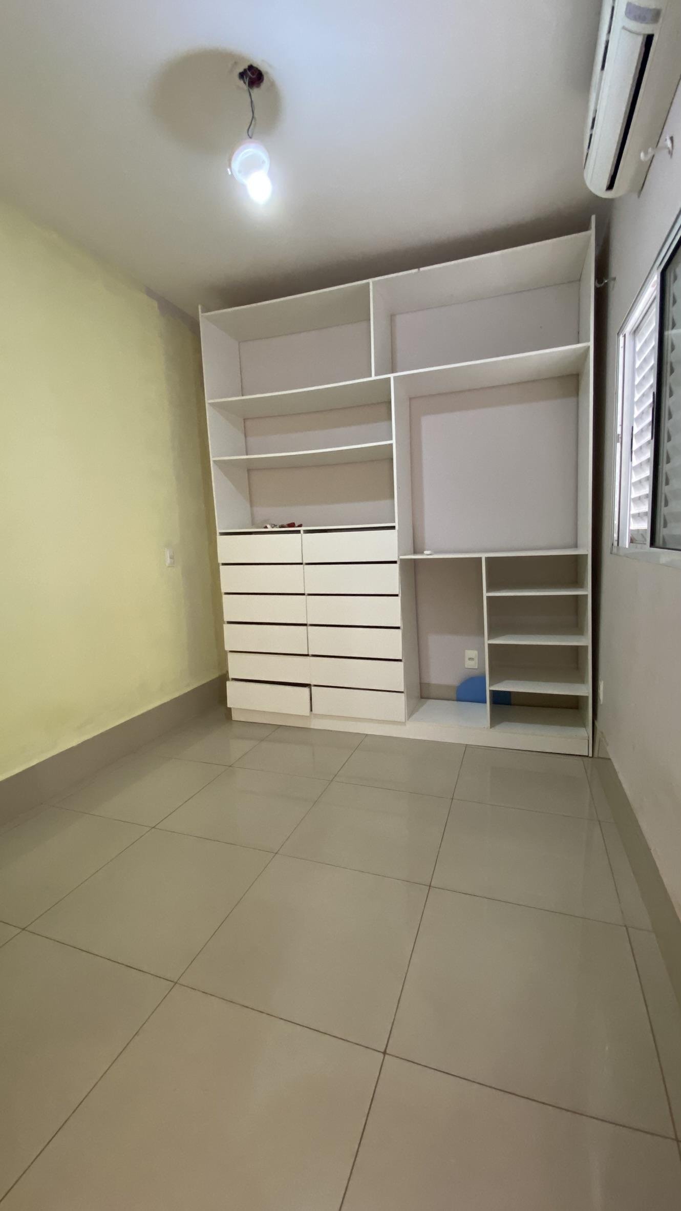 Apartamento à Venda no Altos do Coxipó em Cuiabá com 2 Quartos, Planejados e Ar-Condicionado