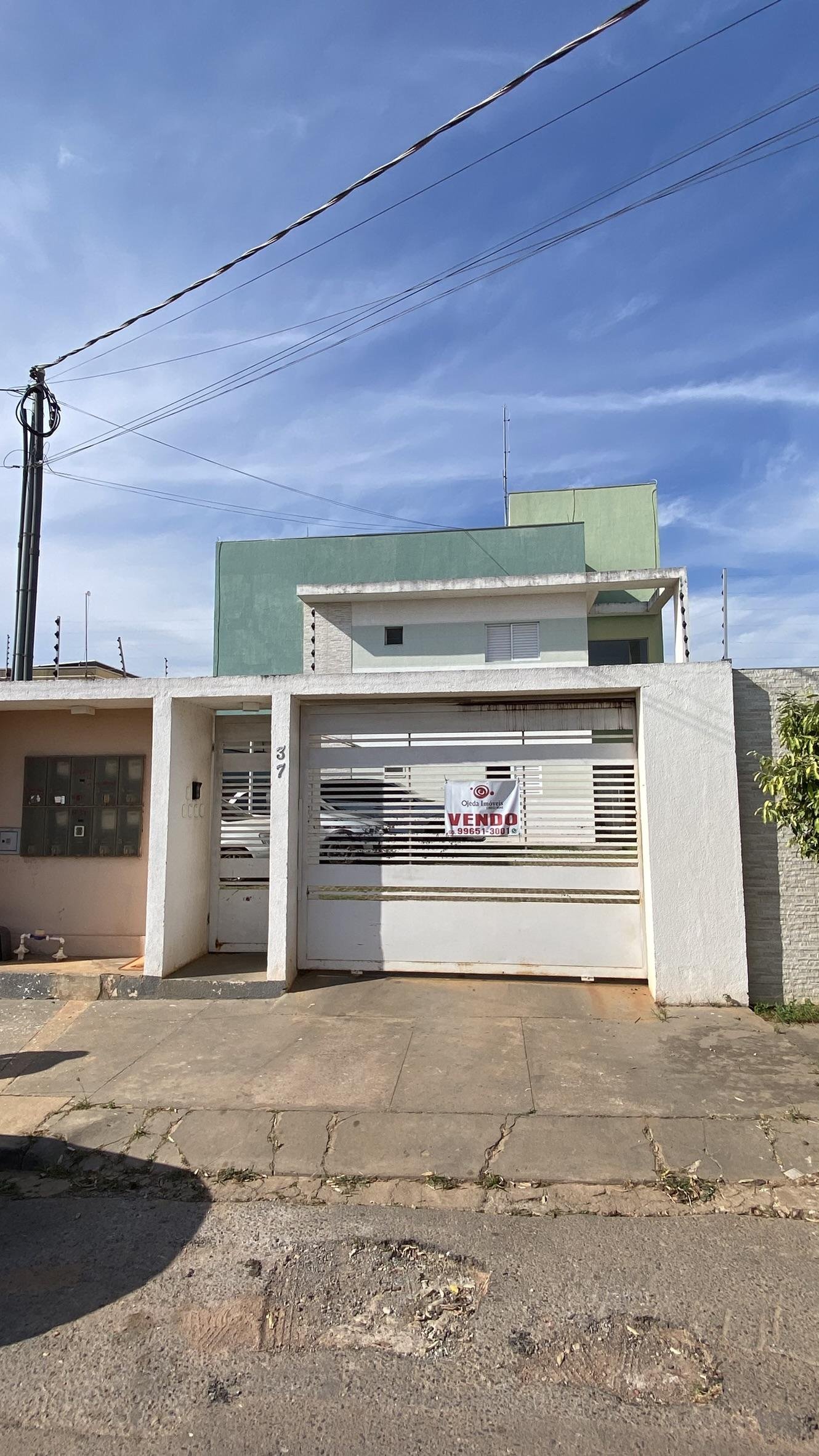 Apartamento à Venda no Altos do Coxipó em Cuiabá com 2 Quartos, Planejados e Ar-Condicionado