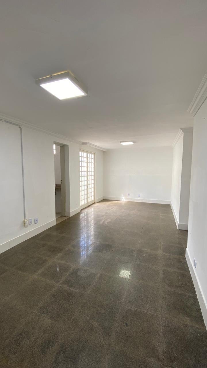 Imóvel comercial à venda na Av. Major Gama em Cuiabá – 615m², 20 salas e 12 banheiros