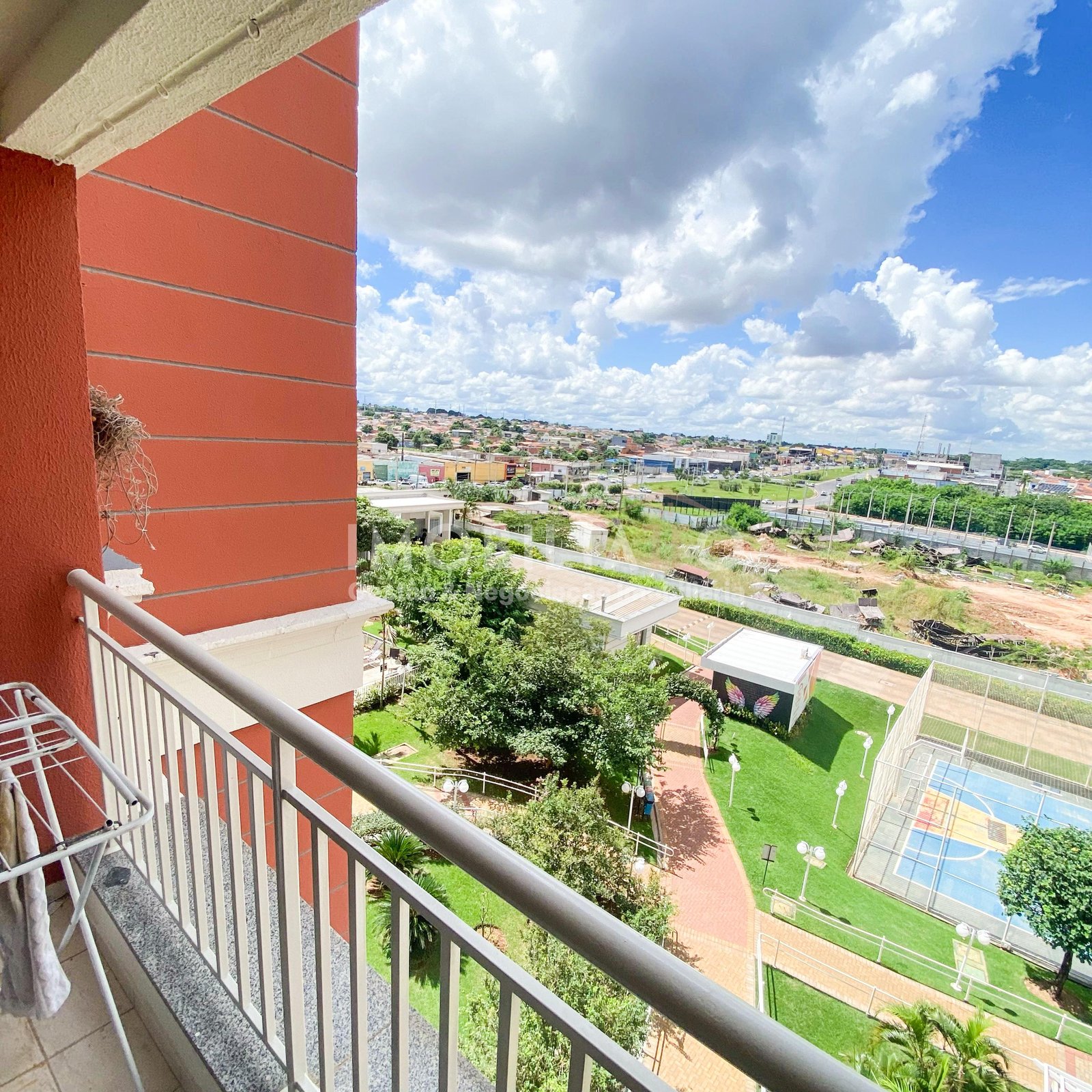 Apartamento 2 Quartos com Suíte Ampla à Venda no Garden Três Américas