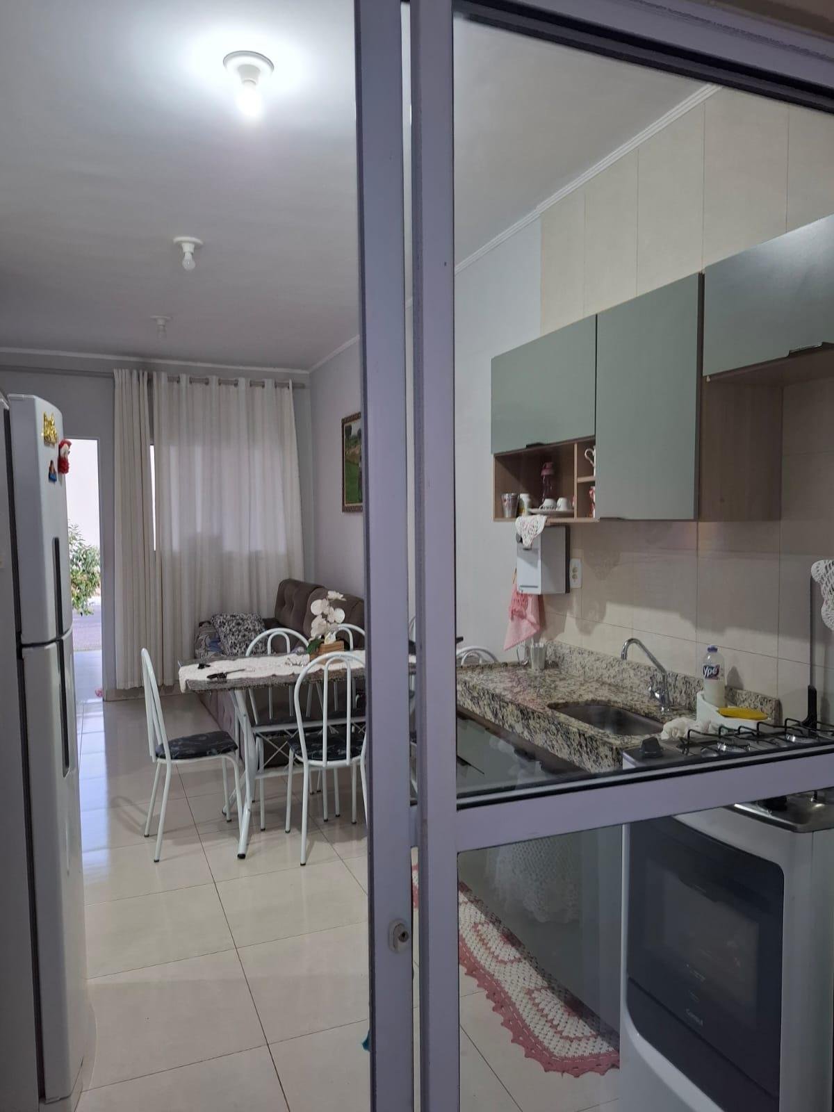 Casa à venda no Condomínio Hawai em Cuiabá – 2 quartos, quintal amplo e documentação pronta