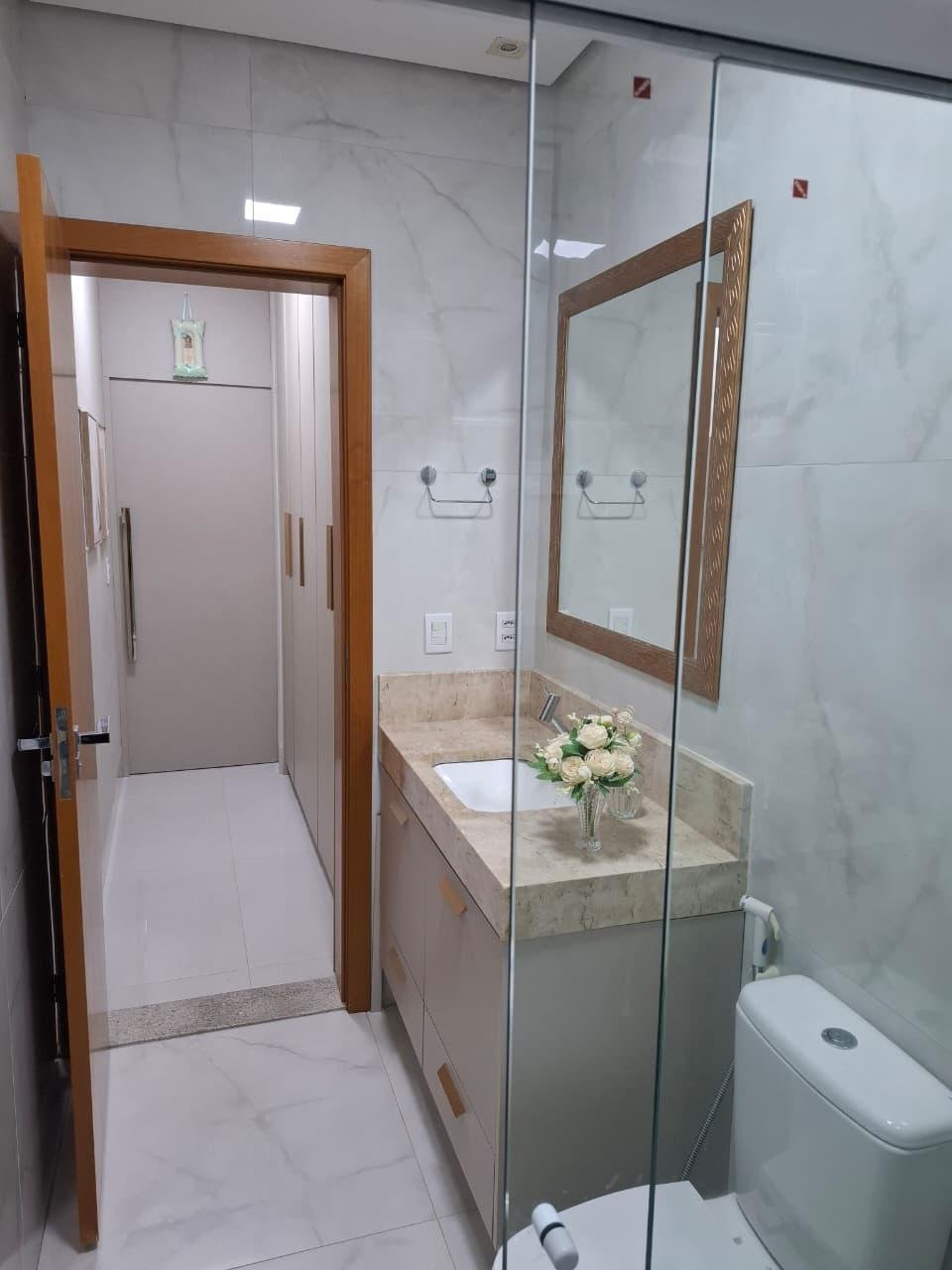 Casa de alto padrão à venda no Condomínio Primor das Torres em Cuiabá – 3 quartos, porteira fechada e energia solar