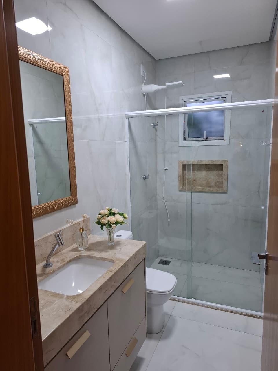 Casa de alto padrão à venda no Condomínio Primor das Torres em Cuiabá – 3 quartos, porteira fechada e energia solar