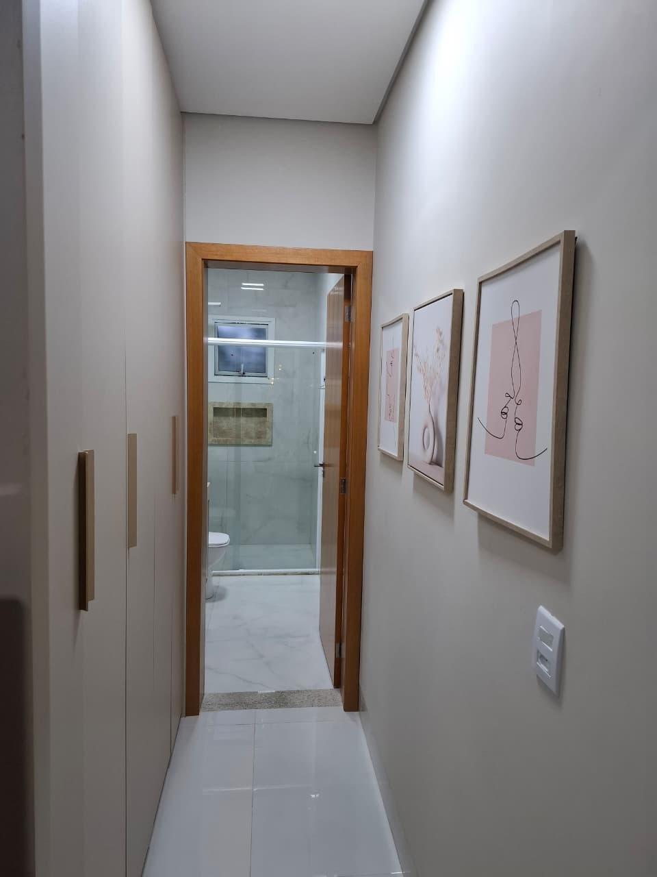 Casa de alto padrão à venda no Condomínio Primor das Torres em Cuiabá – 3 quartos, porteira fechada e energia solar