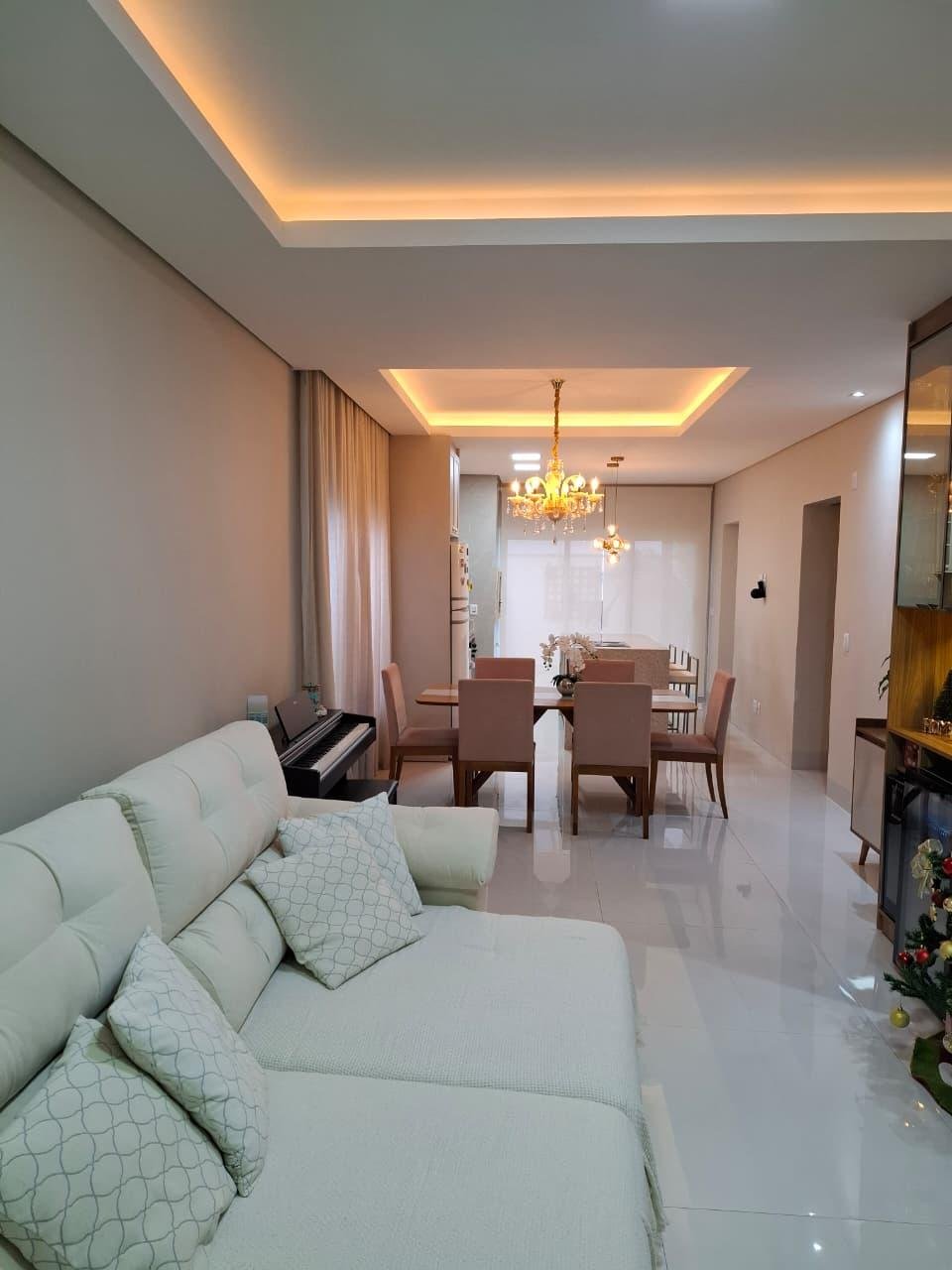 Casa de alto padrão à venda no Condomínio Primor das Torres em Cuiabá – 3 quartos, porteira fechada e energia solar