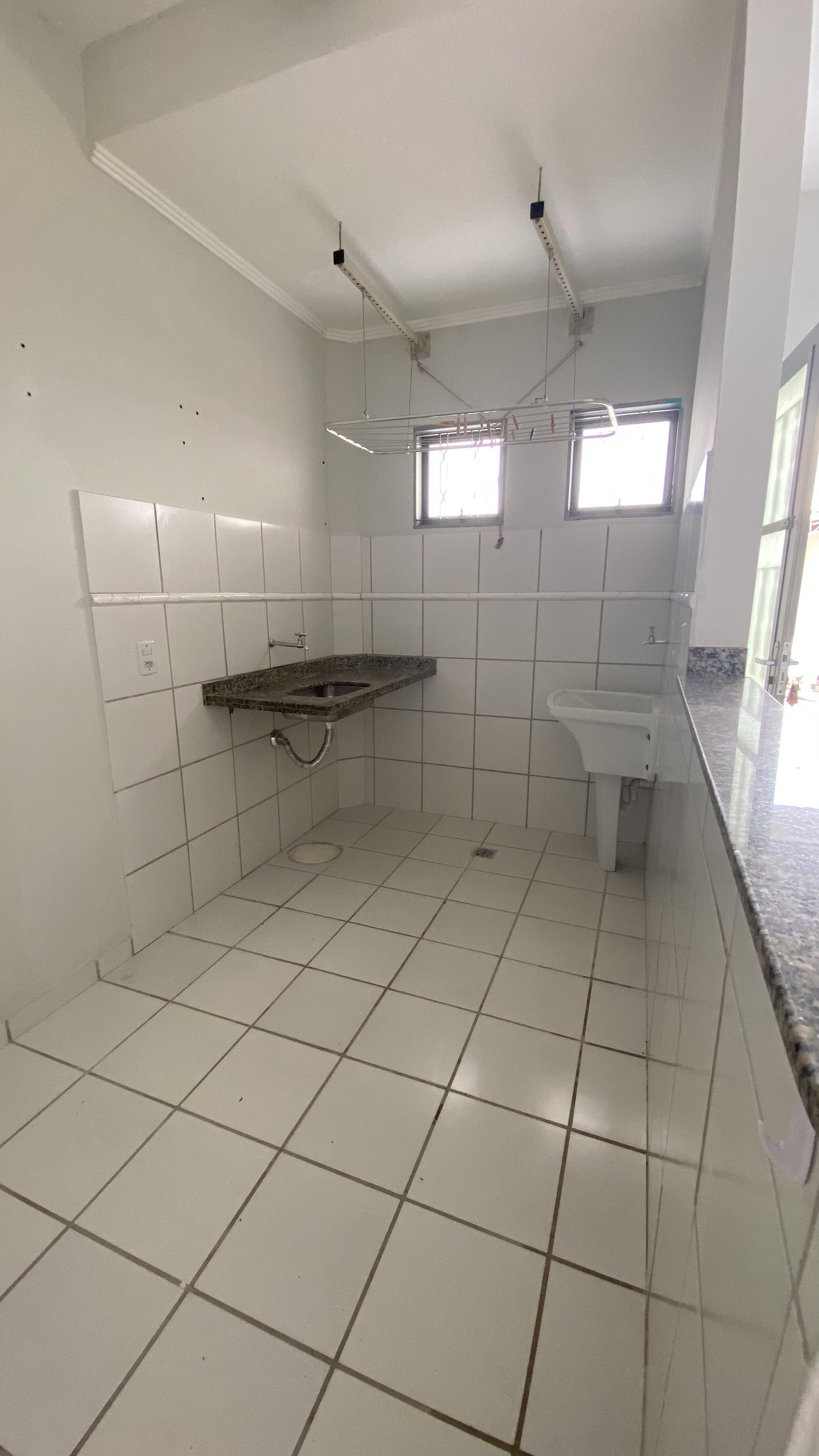 Apartamento para alugar no Araés em Cuiabá – 1 quarto grande, sala ampla e 1 vaga