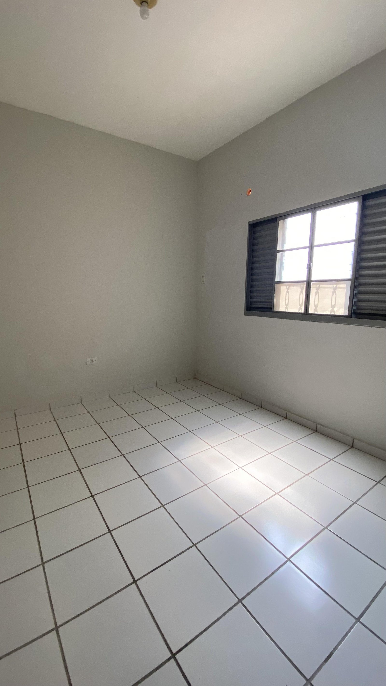 Apartamento para alugar no Araés em Cuiabá – 1 quarto grande, sala ampla e 1 vaga
