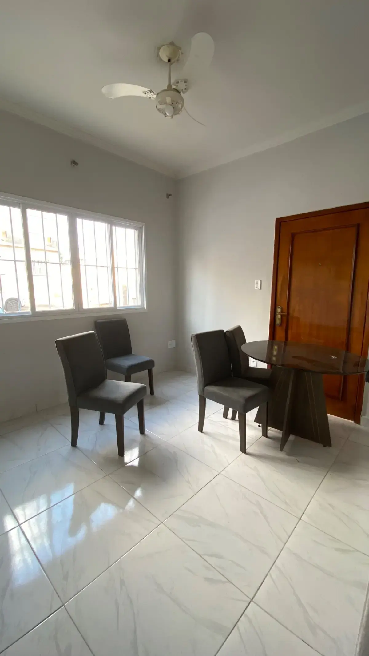 Apartamento térreo para locação no Centro Sul em Cuiabá – 2 quartos grandes e 1 vaga