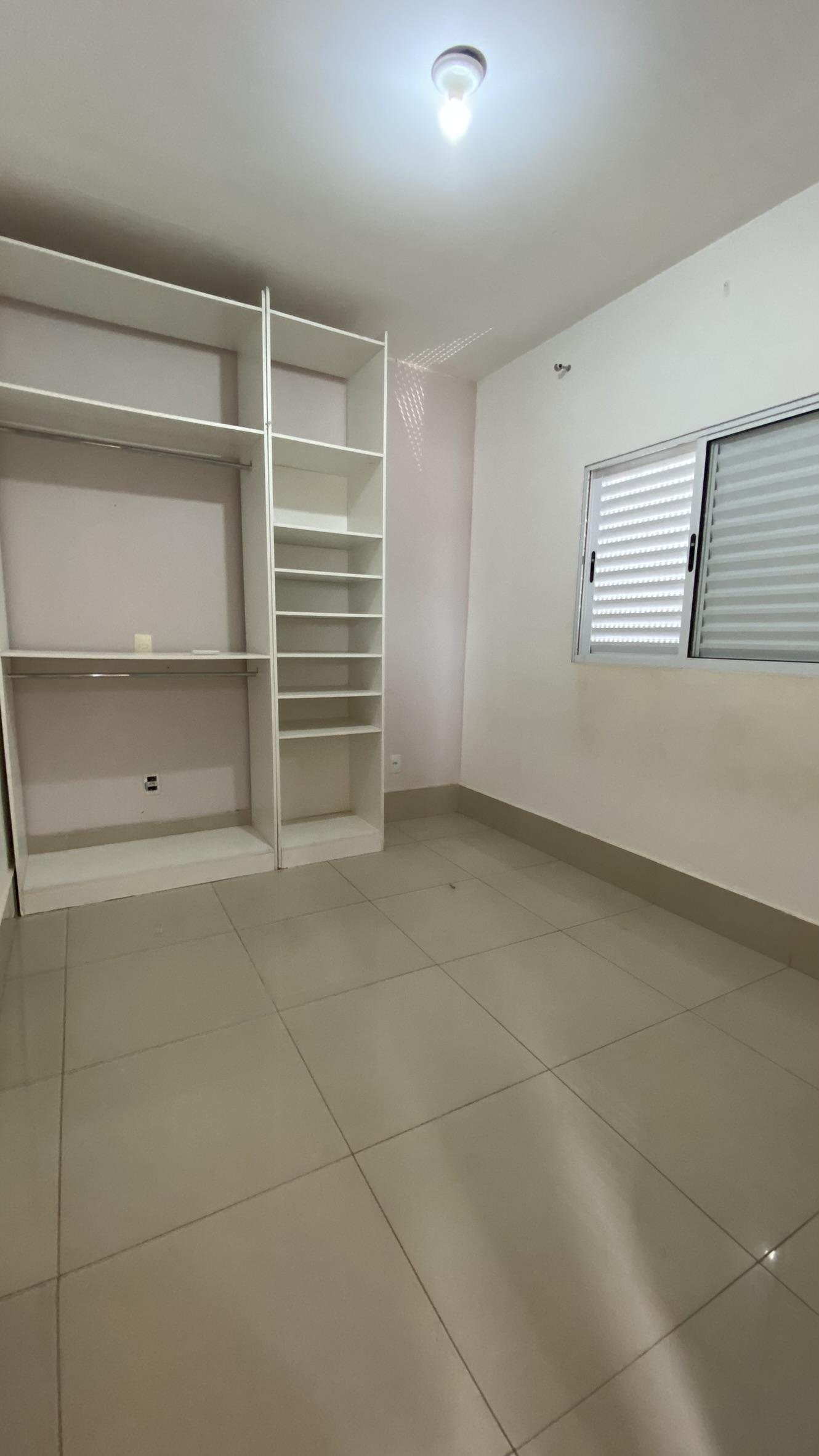 Apartamento à Venda no Altos do Coxipó em Cuiabá com 2 Quartos, Planejados e Ar-Condicionado