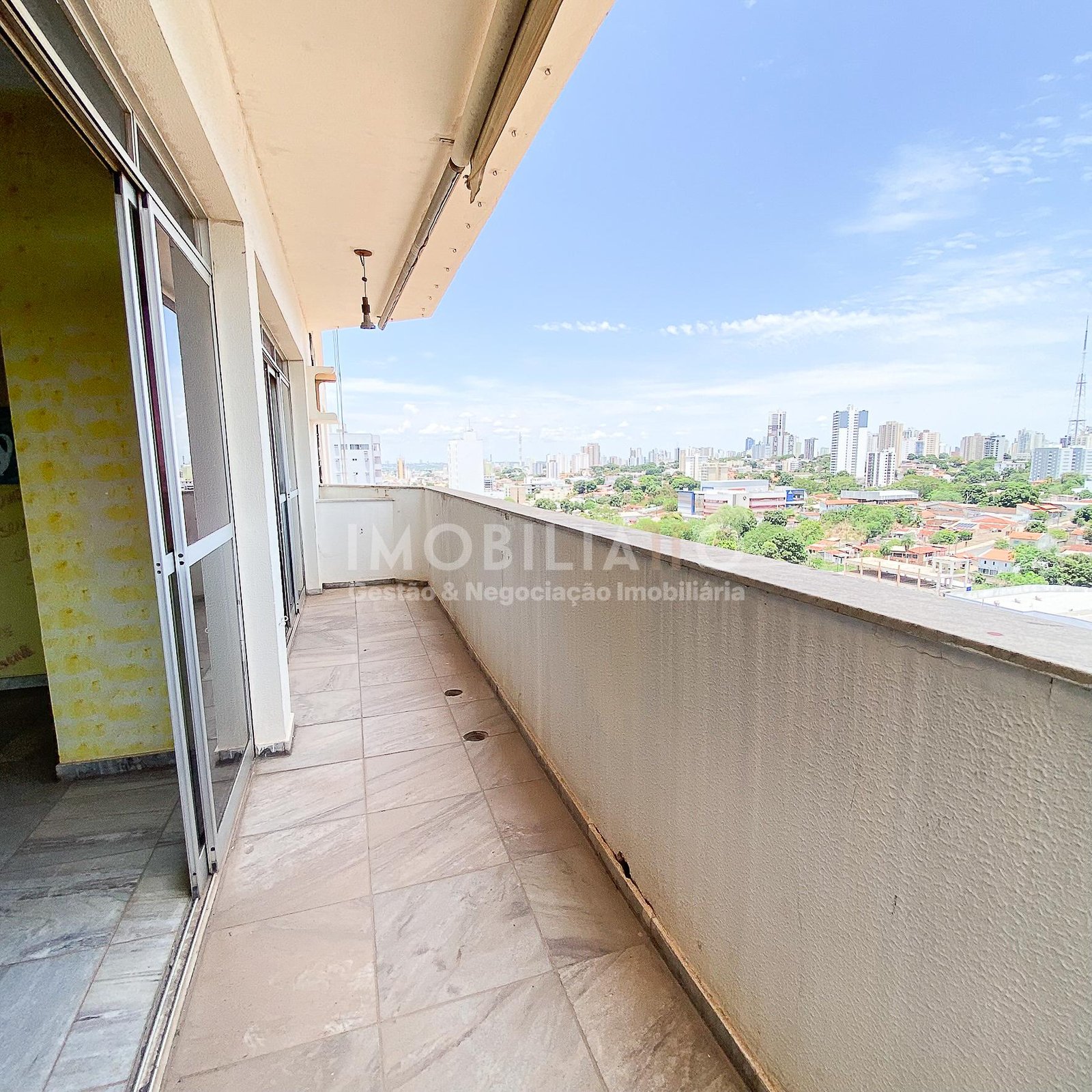 Apartamento de Cobertura à Venda no Centro de Cuiabá - 220m², 3 Quartos, Precisa de Reforma