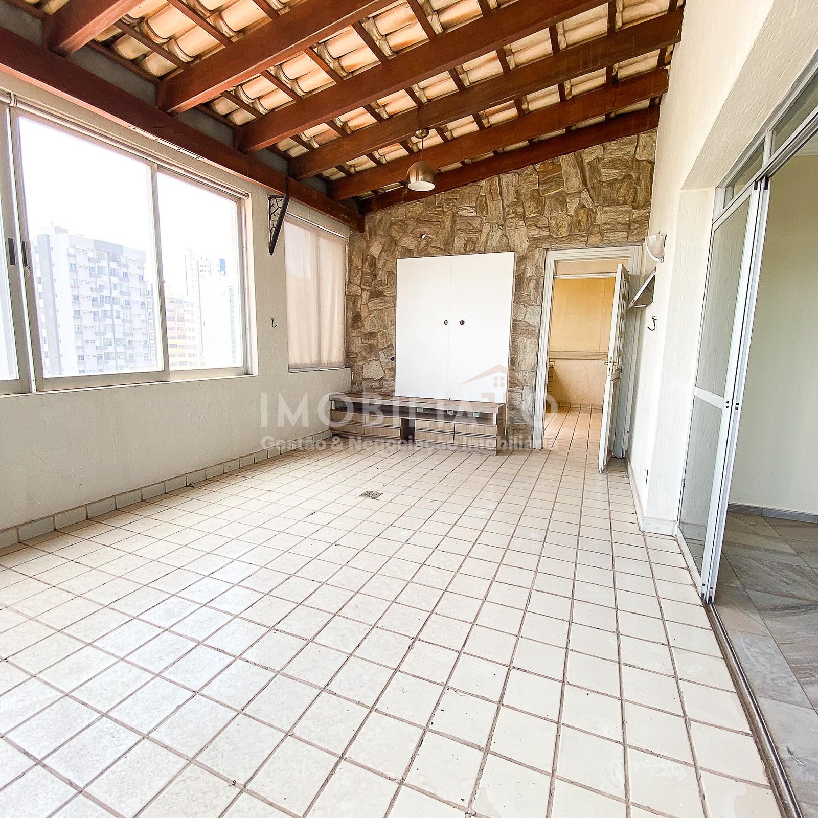 Apartamento de Cobertura à Venda no Centro de Cuiabá - 220m², 3 Quartos, Precisa de Reforma