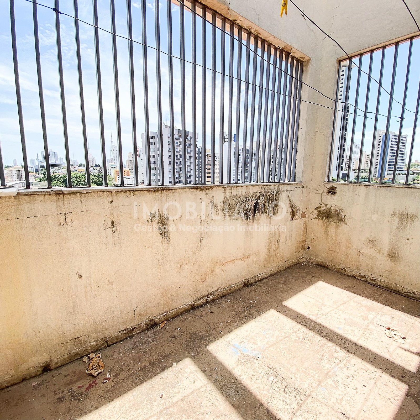 Apartamento de Cobertura à Venda no Centro de Cuiabá - 220m², 3 Quartos, Precisa de Reforma