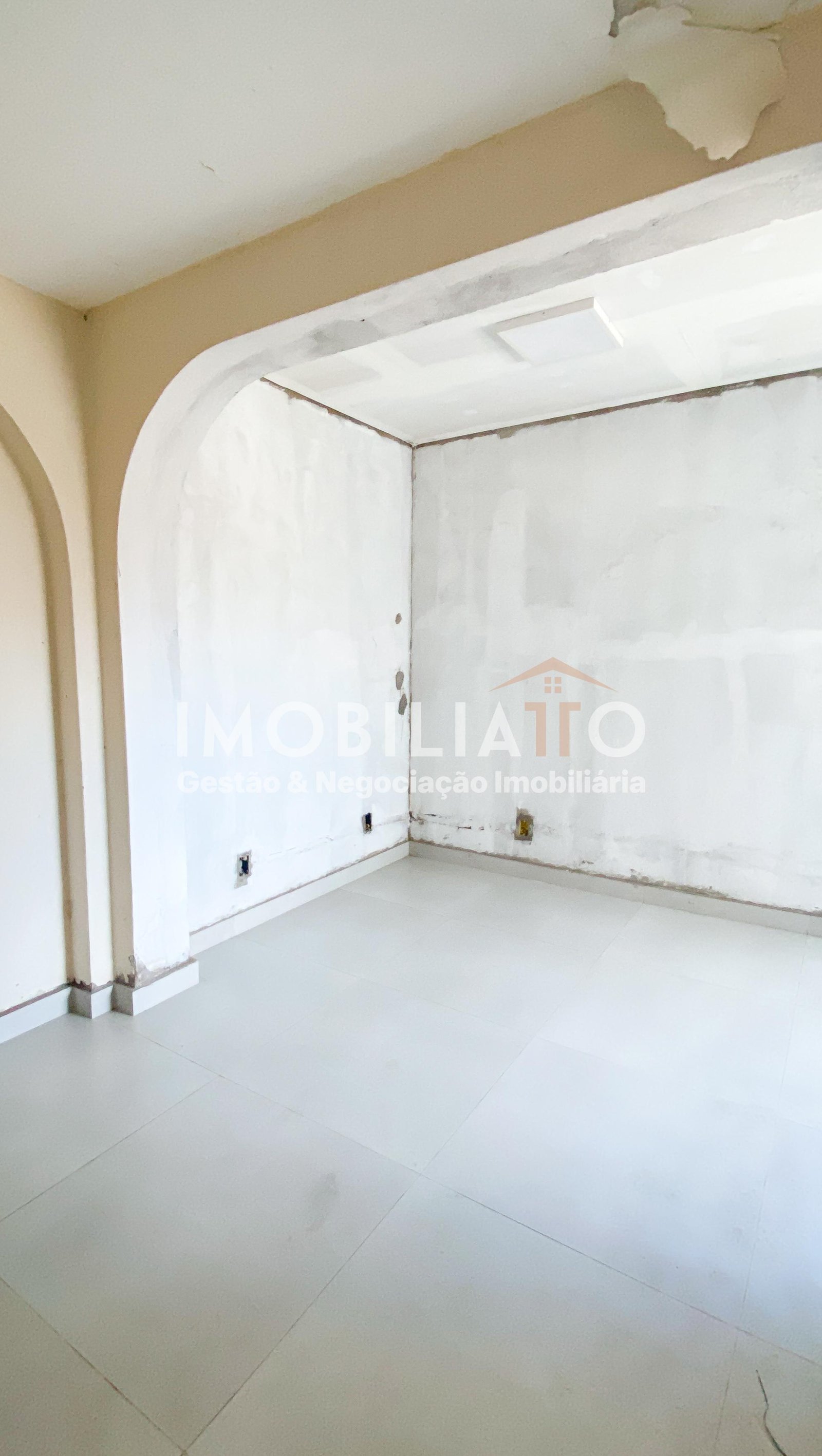 Imóvel comercial à venda no Bairro Araés em Cuiabá – ideal para clínicas e escritórios