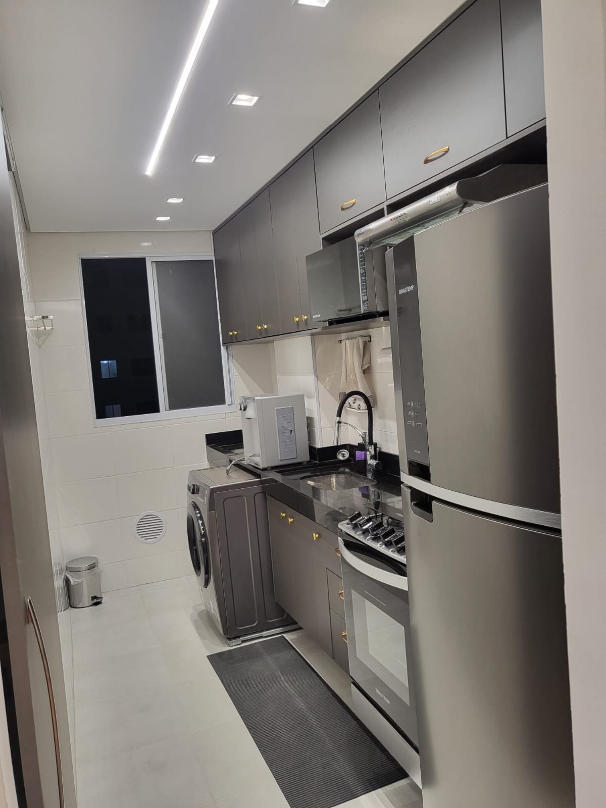 Primeira Moradia dos Sonhos: Apartamento Novíssimo na Av. Beira Rio!