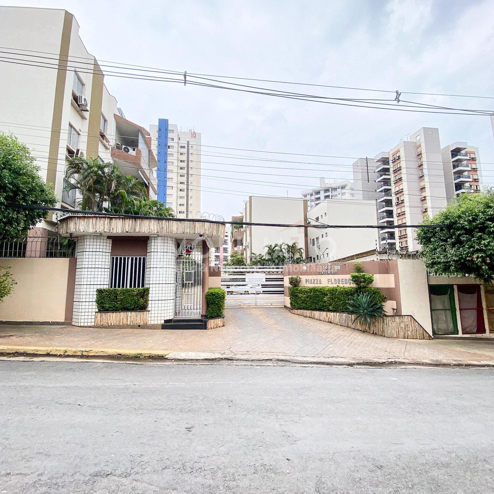 Apartamento à Venda no Edifício Piazza Florença - 2 Quartos, Cuiabá, R$ 300 Mil