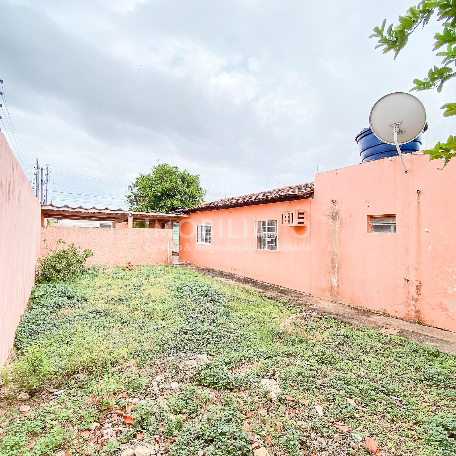 Casa Térrea à Venda no CPA II, Cuiabá - 250m² com 2 Quartos e Quintal Amplo por R$ 249 mil