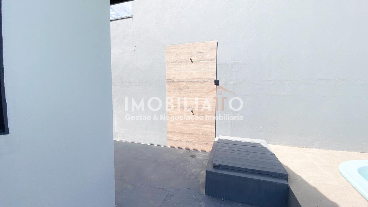Casa à venda no Jardim Universitário em Cuiabá - 3 quartos, piscina e área gourmet