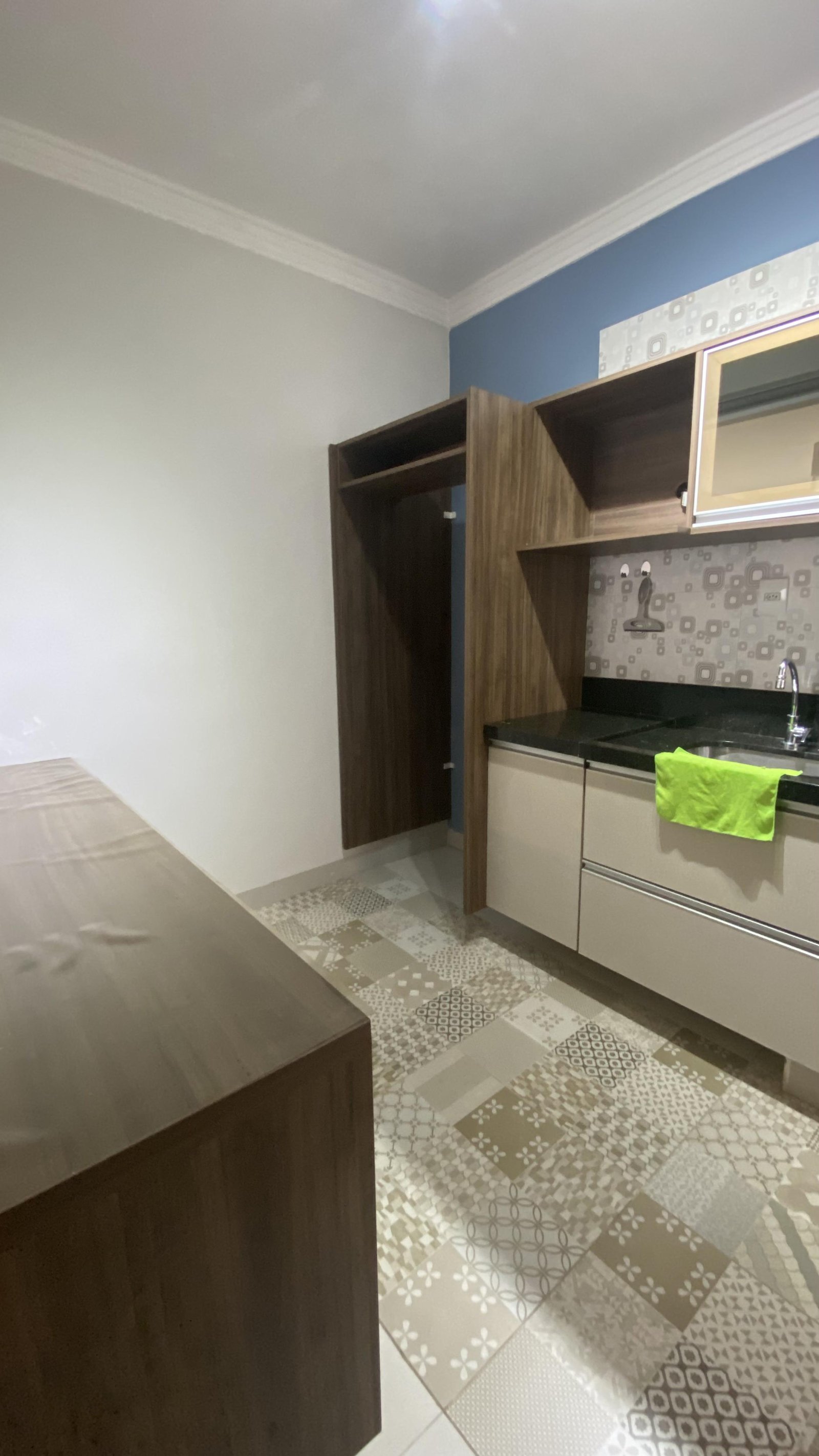 Apartamento à venda no Edifício Pôr do Sol em Cuiabá – 3 quartos, 80m² e reformado