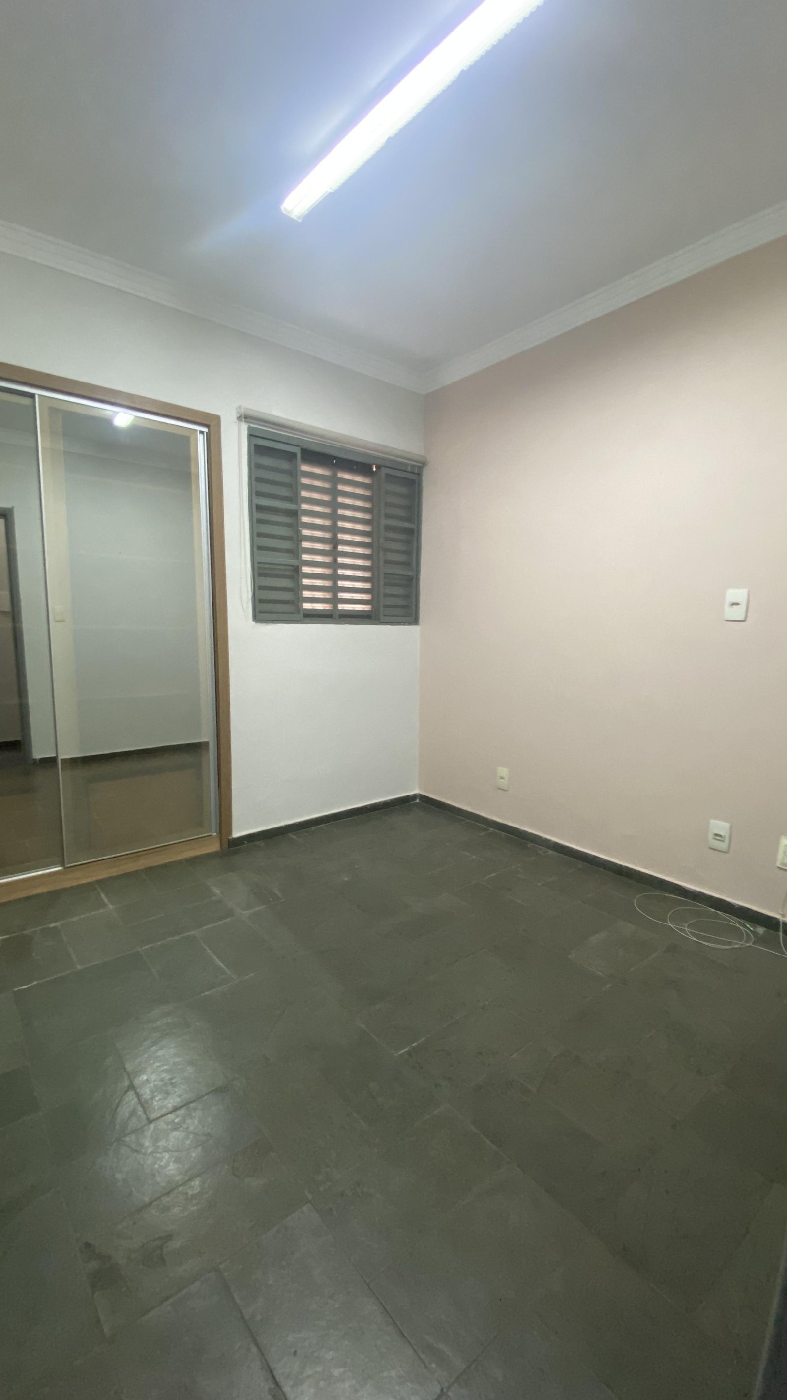 Apartamento à venda no Edifício Pôr do Sol em Cuiabá – 3 quartos, 80m² e reformado