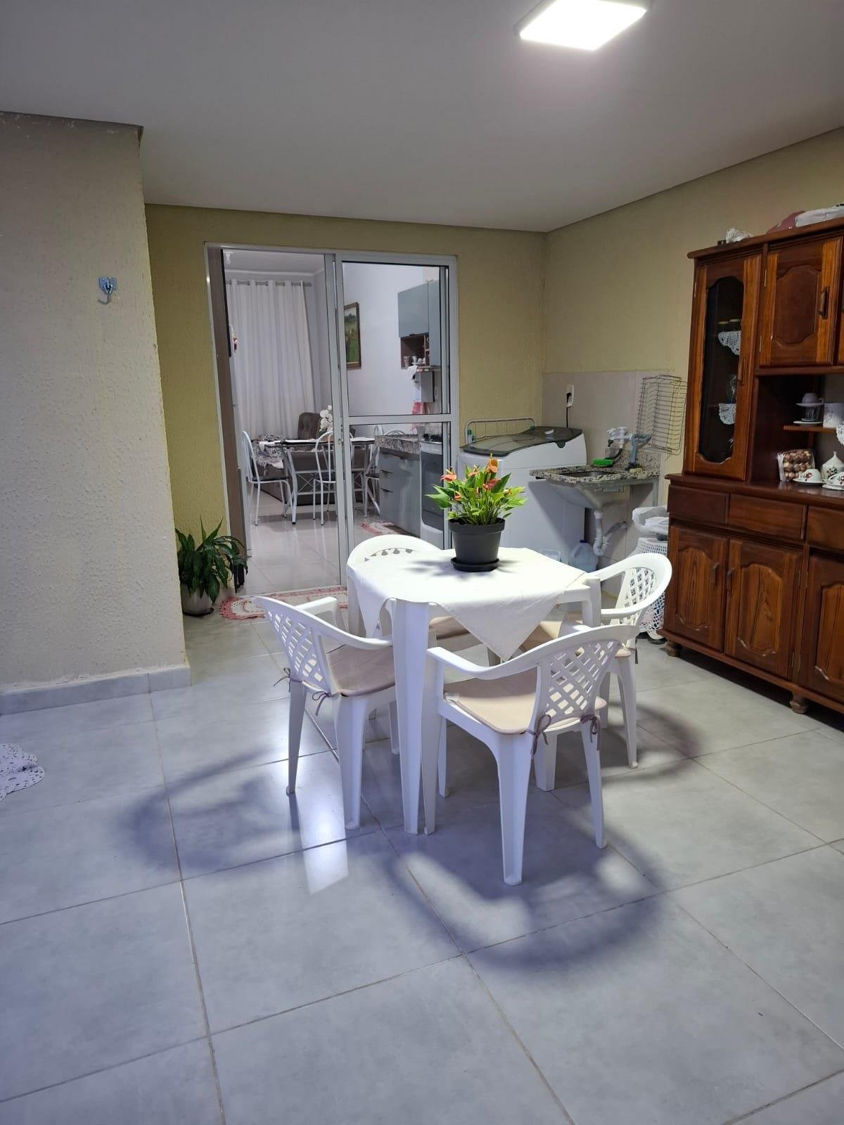 Casa à venda no Condomínio Hawai em Cuiabá – 2 quartos, quintal amplo e documentação pronta