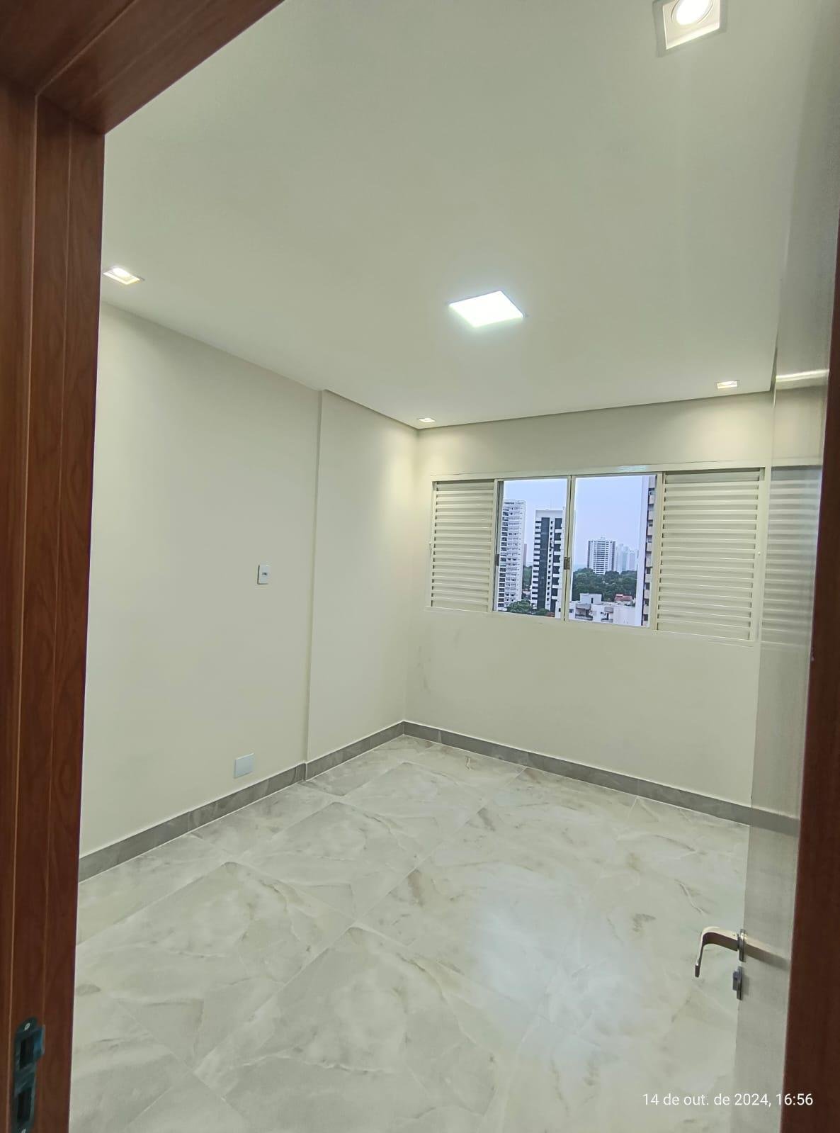 Apartamento a Venda no Clássico Versalhes da Praça Popular