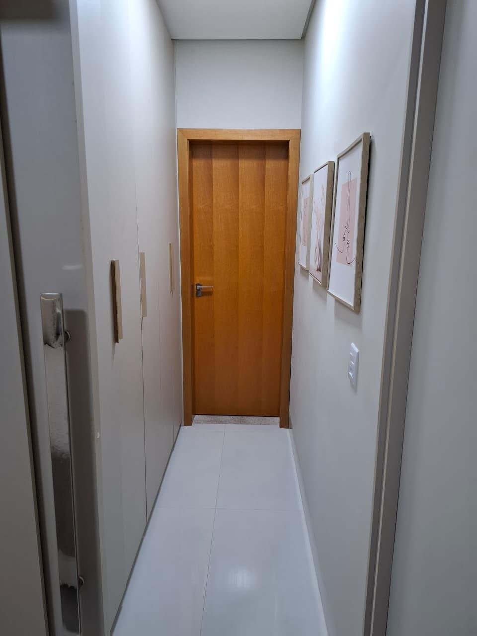 Casa de alto padrão à venda no Condomínio Primor das Torres em Cuiabá – 3 quartos, porteira fechada e energia solar