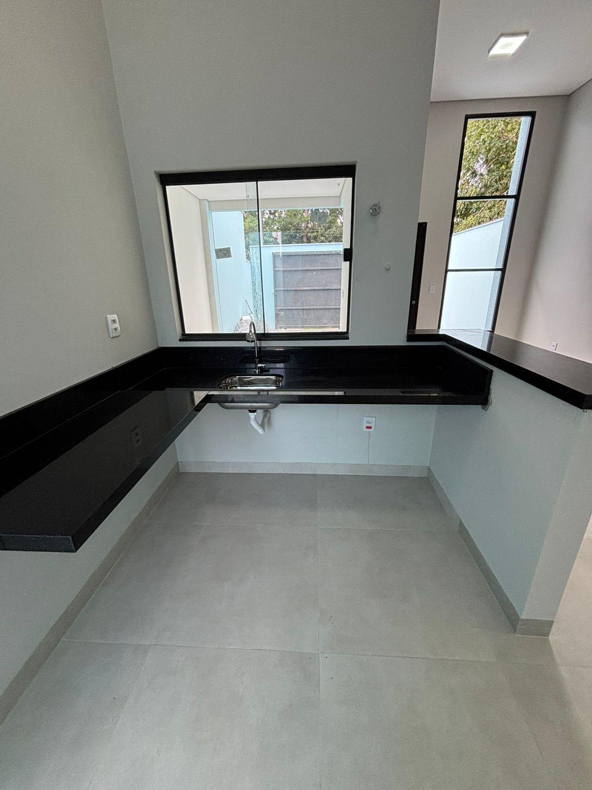 Casa Térrea à Venda no Bairro Santa Cruz, Cuiabá – 3 Quartos com Suíte e Espaço Gourmet