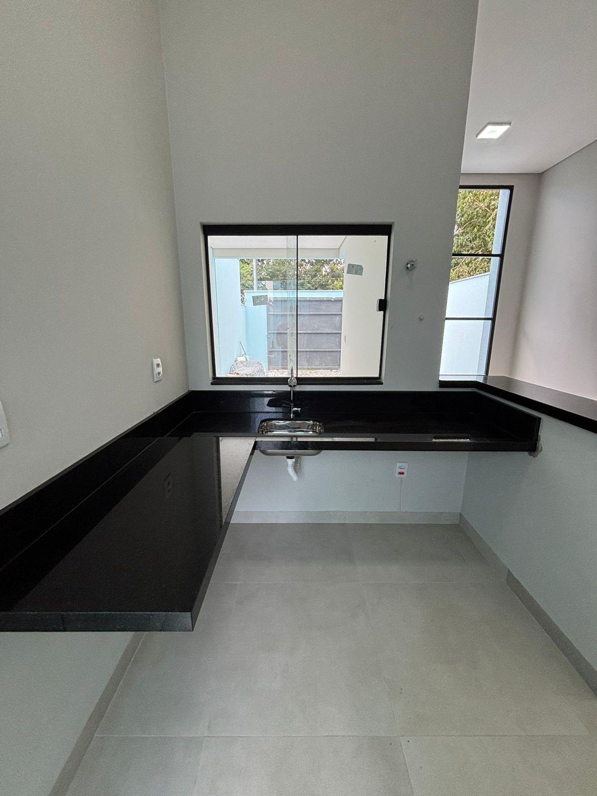 Casa Térrea à Venda no Bairro Santa Cruz, Cuiabá – 3 Quartos com Suíte e Espaço Gourmet