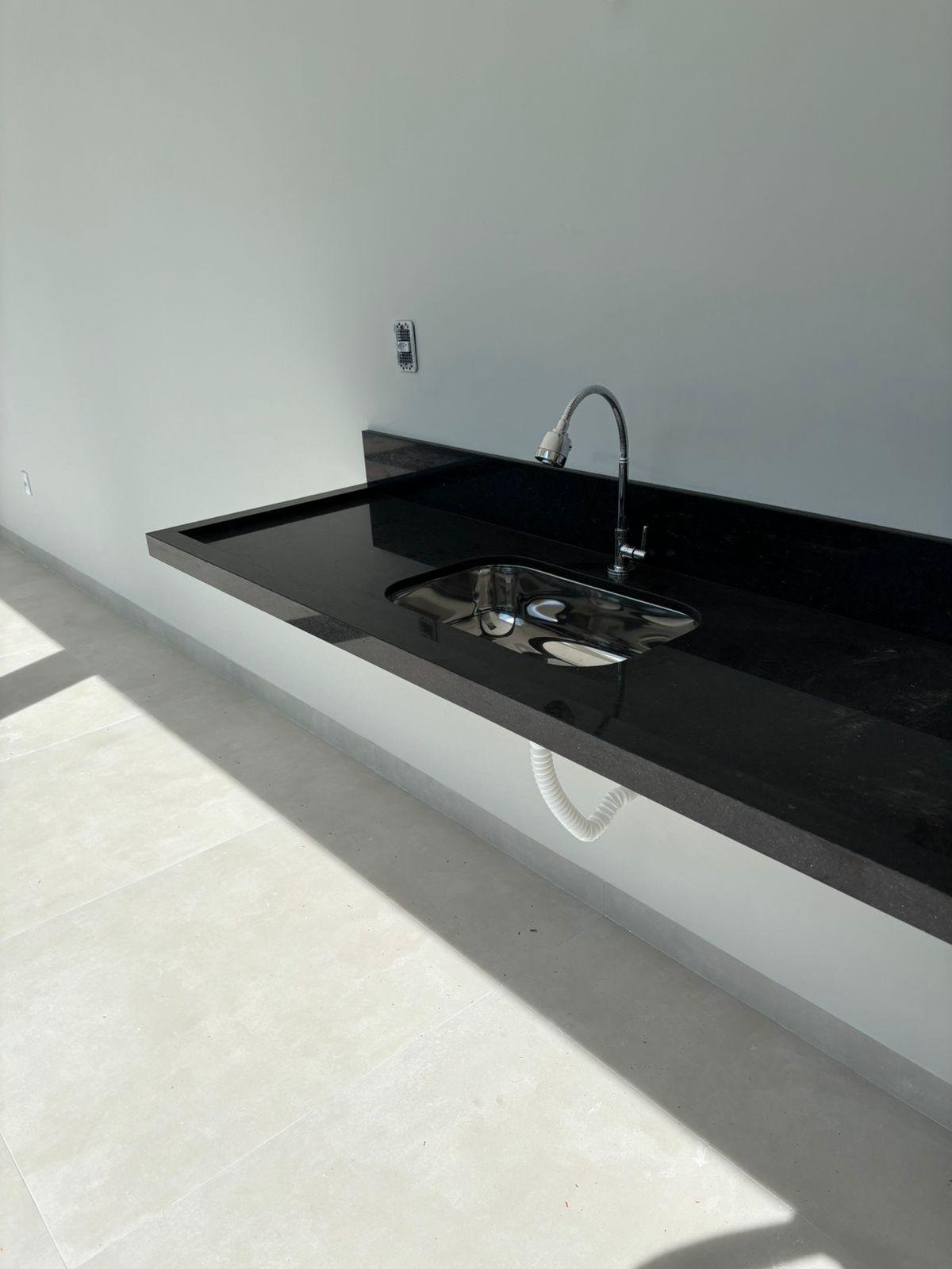 Casa Térrea à Venda no Bairro Santa Cruz, Cuiabá – 3 Quartos com Suíte e Espaço Gourmet